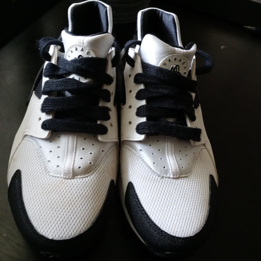 Nike Air Huarache Run Sneakers Shoes Black White size 7Y